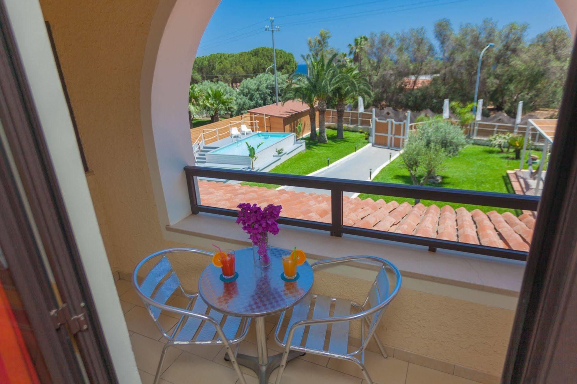 Villa Sunset B&B/Apartments Fontane Bianche Ngoại thất bức ảnh